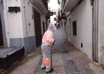 Peñíscola sigue con los trabajos de desinfección de viales, accesos a establecimientos y espacios públicos de alta concurrencia