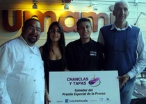 La prensa otorga el primer premio de la Ruta Chanclas y Tapas a UMAMI