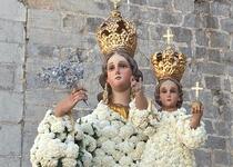 Peñíscola celebra la ofrenda floral en honor a la Virgen de Ermitana