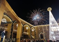 Ferrero Rocher hace brillar Peñíscola y su Mercado Navideño en su reencuentro con la Navidad