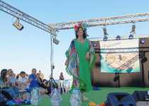 Desfile de moda en Peñíscola junto al mar