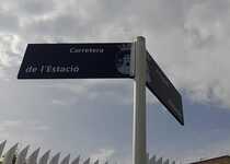 El Ayuntamiento de Peñíscola amplía y renueva la señalización de calles y caminos