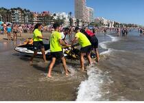 La Playa Norte de Peñíscola acoge un simulacro de rescate en el mar