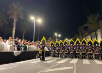 Peñíscola ha puesto el broche final a sus Fiestas Patronales con el majestuoso desfile de salida de la fortaleza de las escuadras Moras y Cristianas