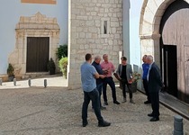 El Ayuntamiento de Peñíscola convenia con el Obispado de Tortosa la restauración y mejora de las fachadas de la Iglesia de Santa María