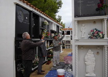 La Brigada ultima las mejoras en el cementerio previas al primero de noviembre