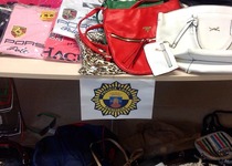 La Policía Local de Peñíscola evita la venta de 3000 artículos del "top manta" este verano
