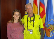 Amparo Bayarri, concejala de Cultura, recibe al aventurero Juan de la Fuente