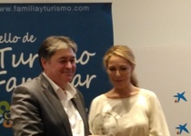 Peñíscola recibe el Premio Turismo Familiar del Club de Producto nacional