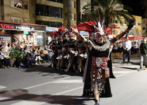 Las escuadras Moras y Cristianas desfilan en Peñíscola