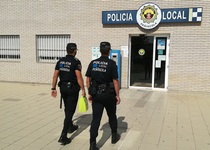 Peñíscola se refuerza como territorio cardioprotegido con dos nuevos desfibriladores en los vehículos policiales gracias a la Diputación Provincial