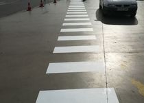 La Brigada Municipal de Obras de Peñíscola continúa con las tareas de mantenimiento tras la temporada, con la pintura de viales